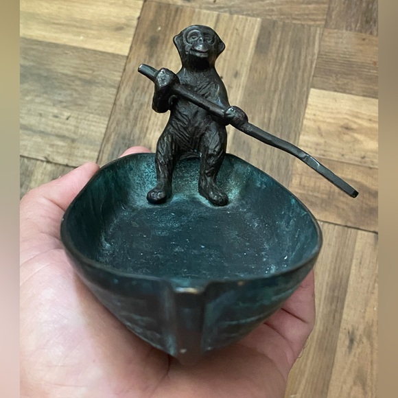 MONKEY W/ OAR ROWING A BOAT
FIGURINE SCULPTURE DISH. COLLECTABLE. - Picture 2 of 13